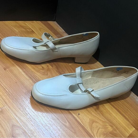 Thrills Off-White Mary Jane Loafers - Picture 1 of 5